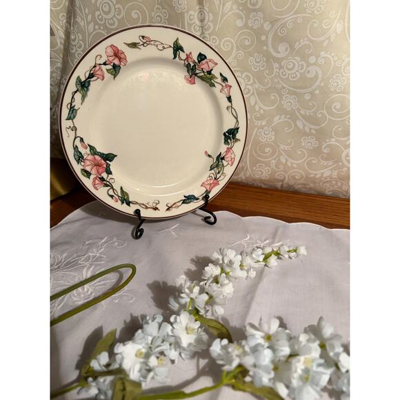 Villeroy & Boch Other - Villeroy and Boch Palermo Plate- Morning Glory‎ Pink